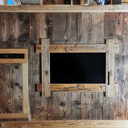 Petit Individuel De Caractere Chalet